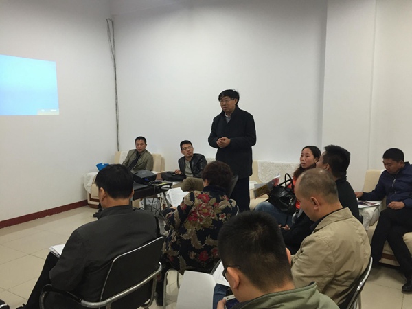 禾下土公司總經理崔伏喜參在合作交流會上發言