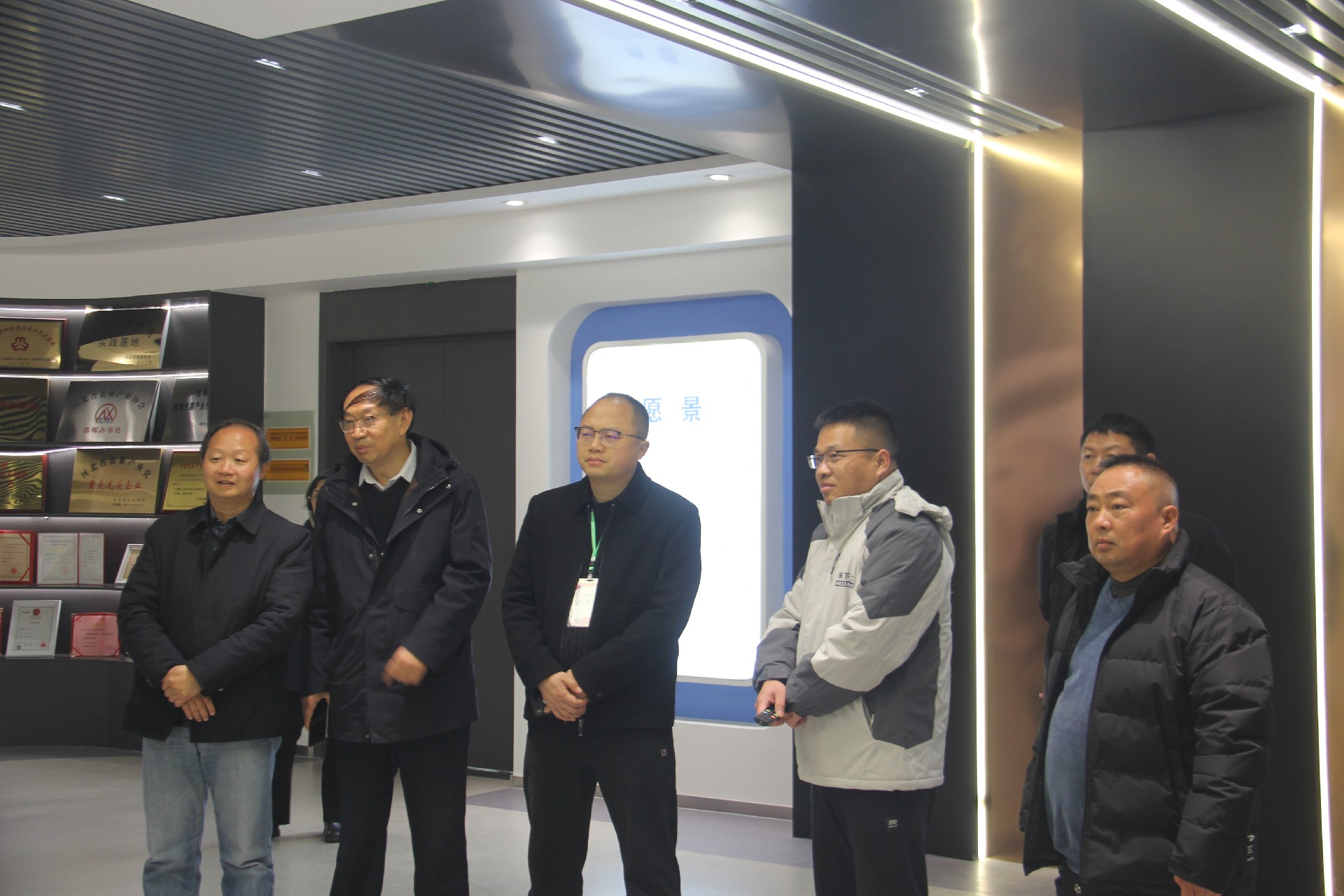 1703401570120437.jpg IMG_5944.JPG